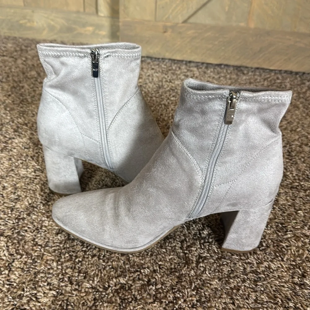 Marc Fisher Dyvine gray faux suede ankle boots with block heels Size 10